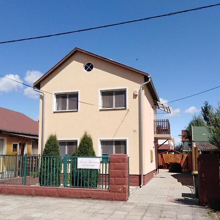 Arinza Apartman Vendeghaz Mezőkövesd エクステリア 写真
