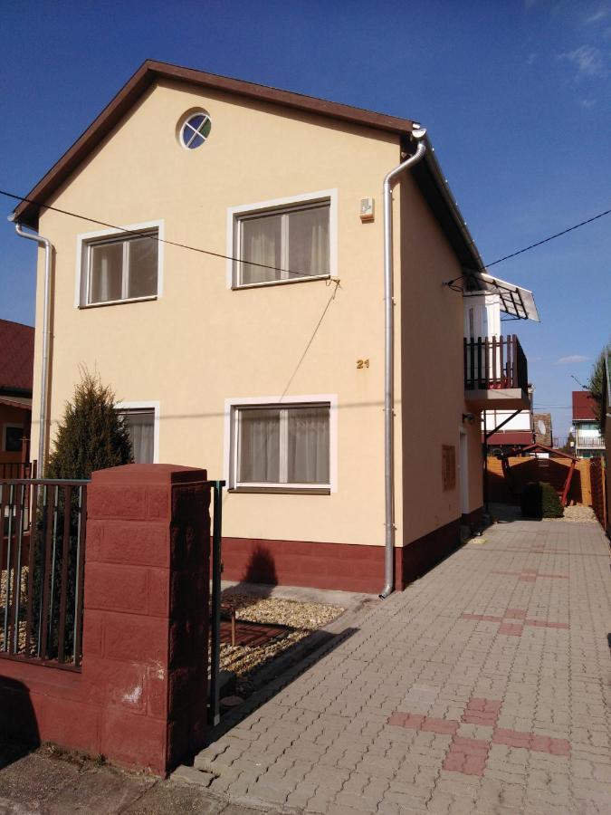 Arinza Apartman Vendeghaz Mezőkövesd エクステリア 写真