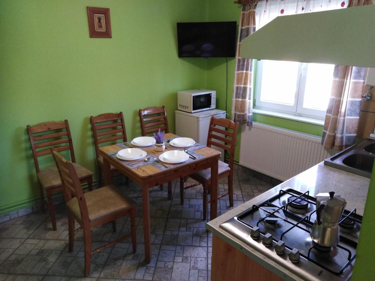 Arinza Apartman Vendeghaz Mezőkövesd エクステリア 写真